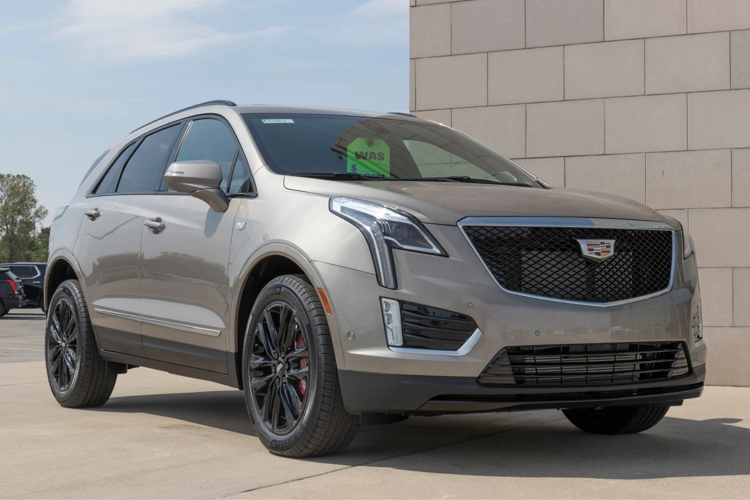 trash containers for Cadillac XT5